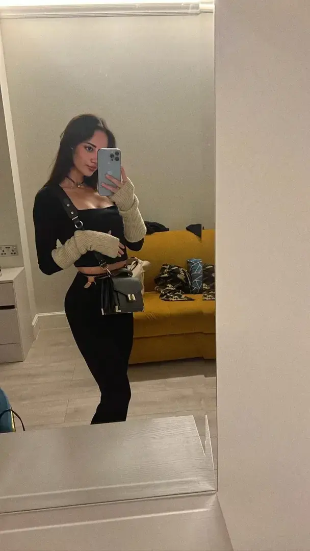 Leak public de Petite_gabyx — « ABO GRATUIT A VIE tu as juste à cliquer sur t'abonner ♥️ TFQ ? » (nude) sur MYM