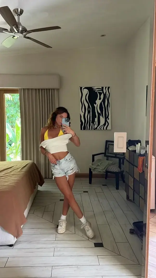 Leak & nude MYM — petite-gaby : « ABO GRATUIT A VIE tu as juste à cliquer sur t'abonner ♥️Qui veut papoter avec moi ajd ? » (MYM)