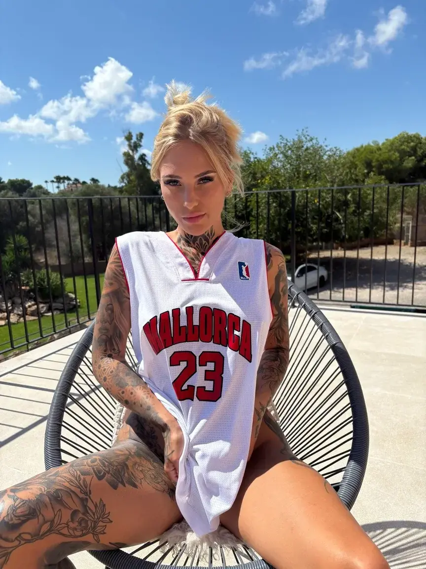Leak & nude MYM — vanessamariehay : « Die Sonne küsst meine Haut… und ich wünsch mir, es wärst du ☀️💋 » (MYM)