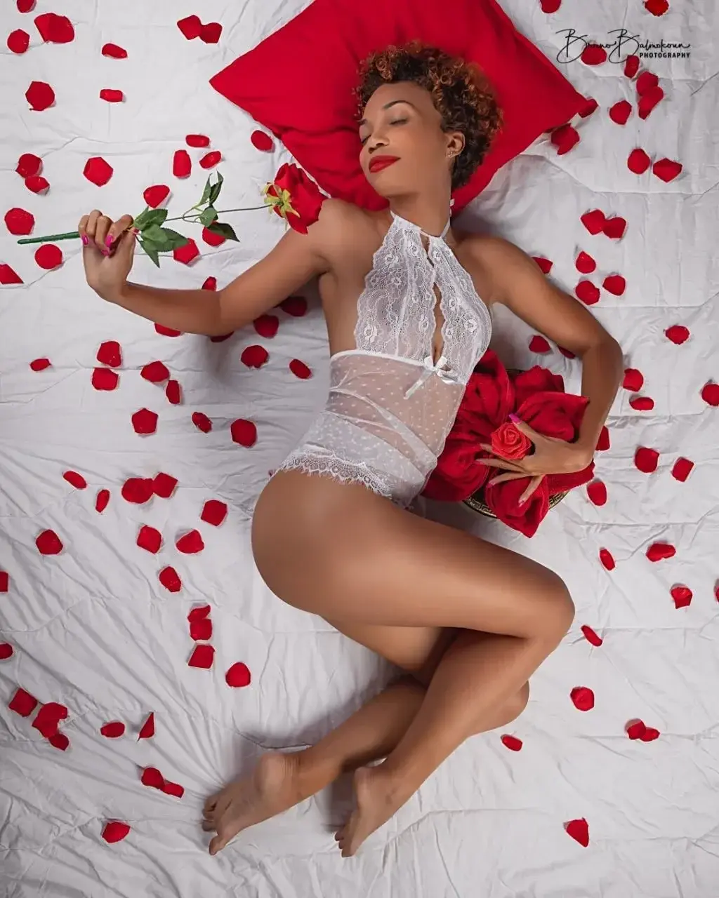 Leak public de Naomyyyy — « Saint-Valentin 🌹#boudoir #charme #luxure #guadeloupe #fwi » (nude) sur MYM