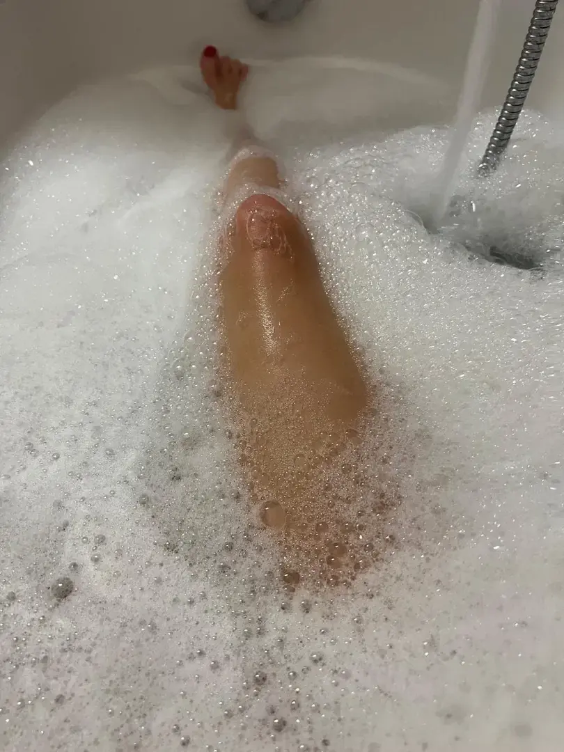 Leak & nude MYM — Gloria_k : « Best moment 🛁🤍 » (MYM)
