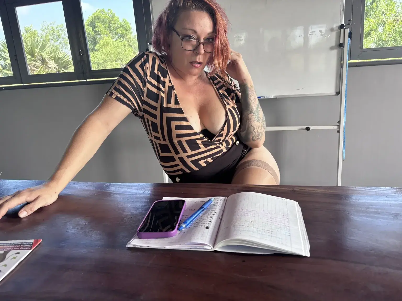 Leak & nude MYM — Leeloolib : « Tu viens faire la pause intercours avec moi ? 😈 » (MYM)