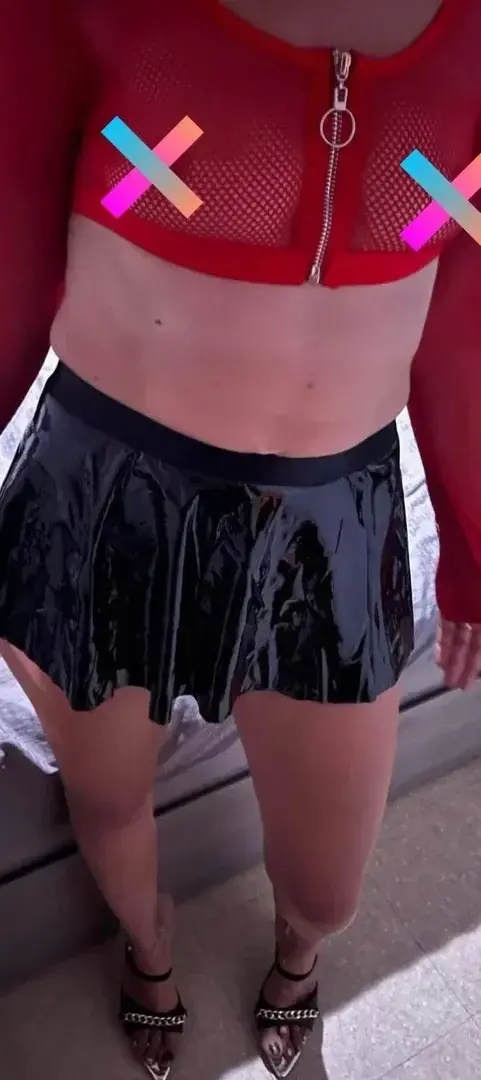 Soirée latex resille avec une de mes paires préférées et tu verras qu il n y a pas que moi qui les adorent....👅