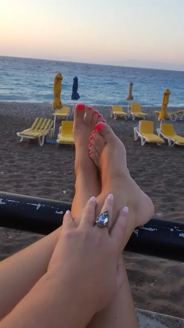 Leak & nude 2 — Bare_feet_girl