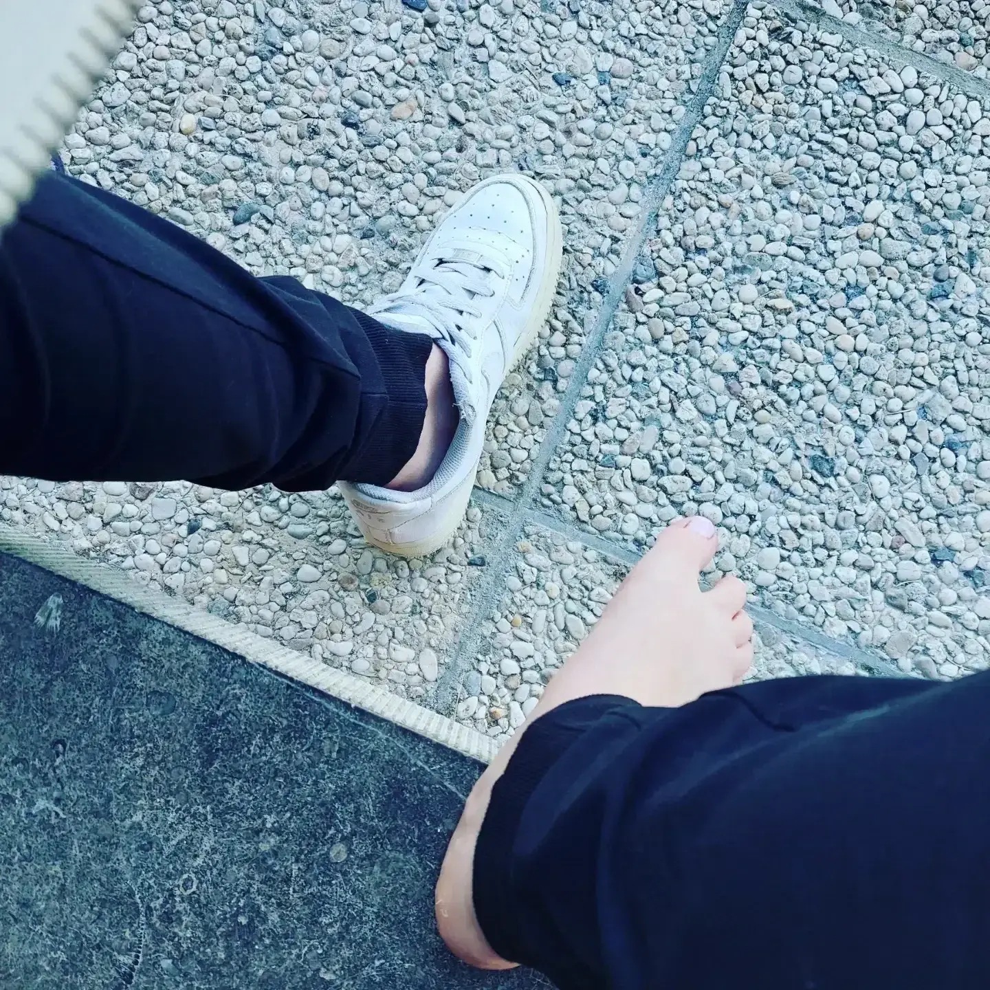 Pieds nus dans mes aire force...