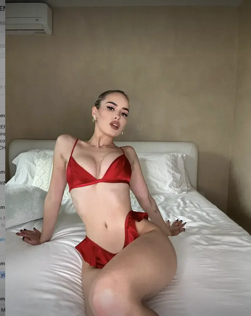 Leak & nude MYM — elenakamperi : « tell me what you want from me daddy 😈 » (MYM)