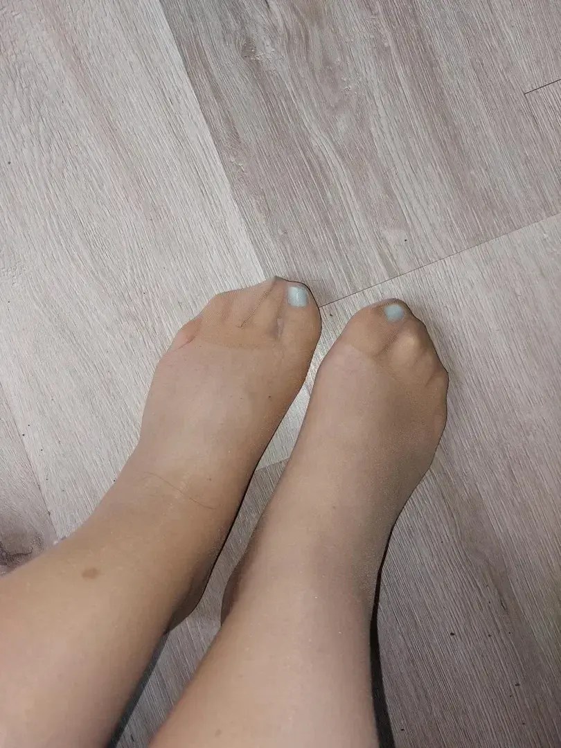 Leak & nude 3 — Juliebeaupieds