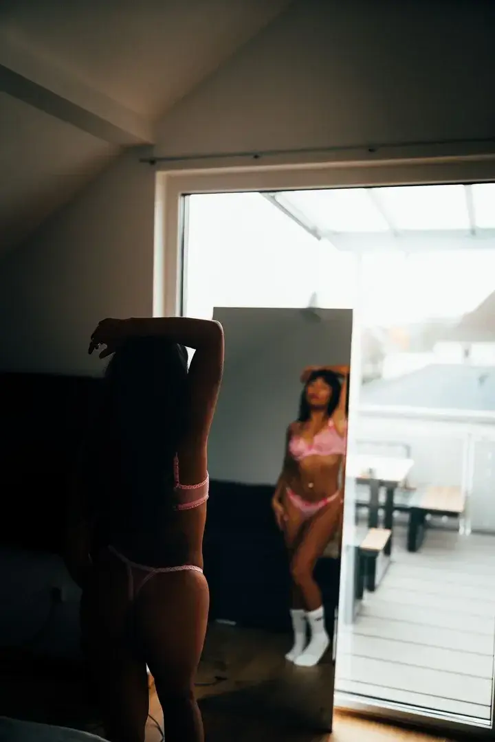 Leak & nude 1 — decocoo