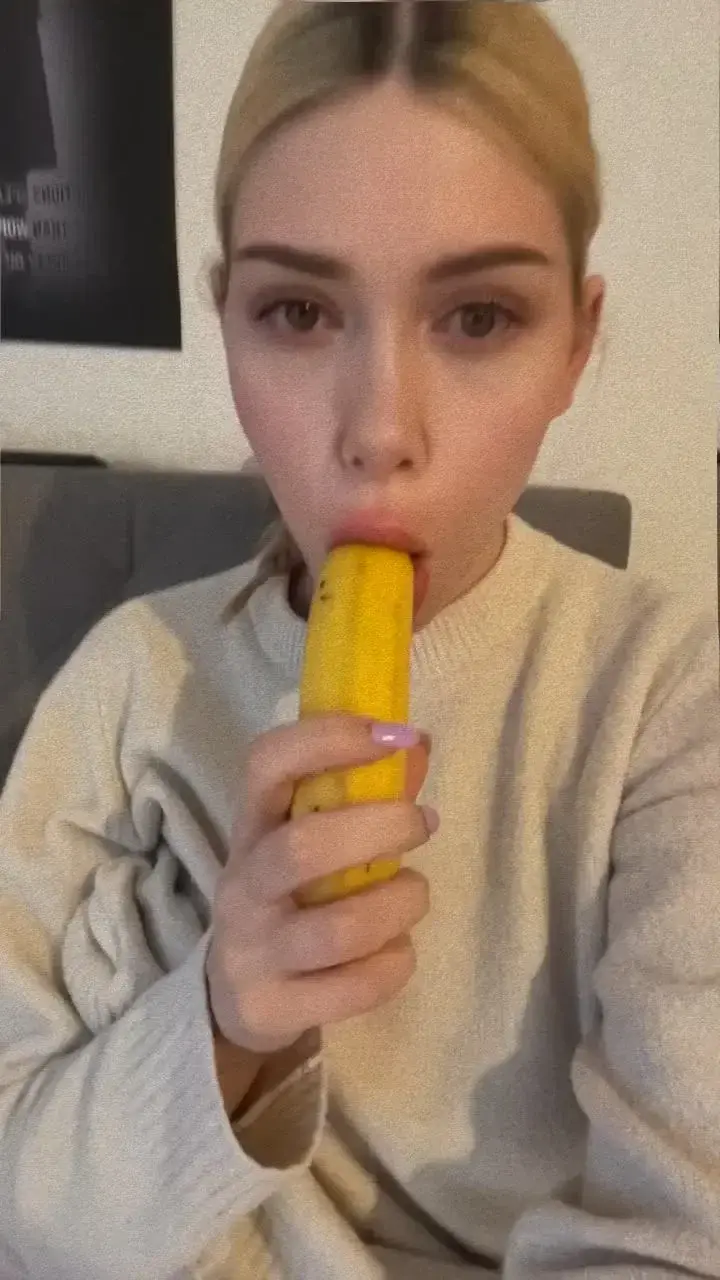Had fun, u wanna See, when i put it inside of me? Write me for the Full Video💦🍌 ich hatte Spaß, wenn du das ganze Video sehen möchtest wie ich mir die Banane reinschiebe schreib mir 💦🍌