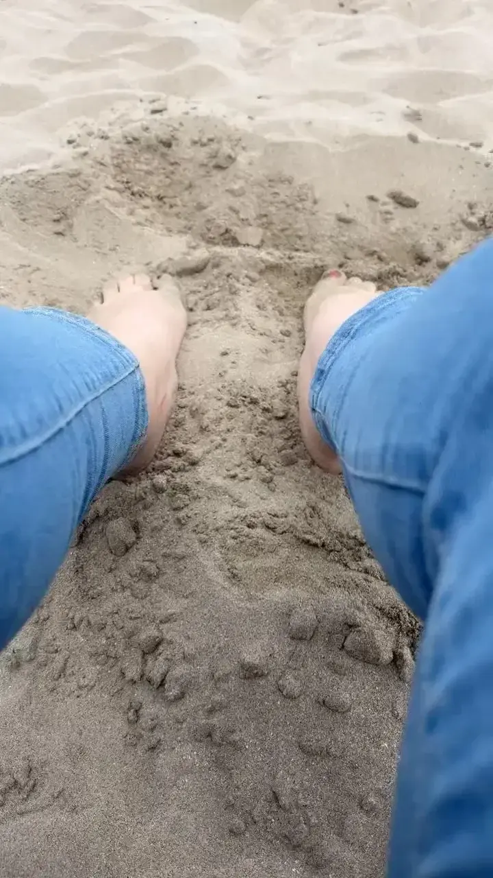 J'adore sentir le sable entre mes orteils...