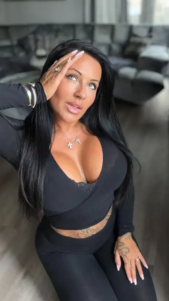 Leak & nude MYM — Followjuliajasmin : « Ich weiß eh das du mir nicht in die Augen schaust 🍒 gibt ja besseres oder? » (MYM)