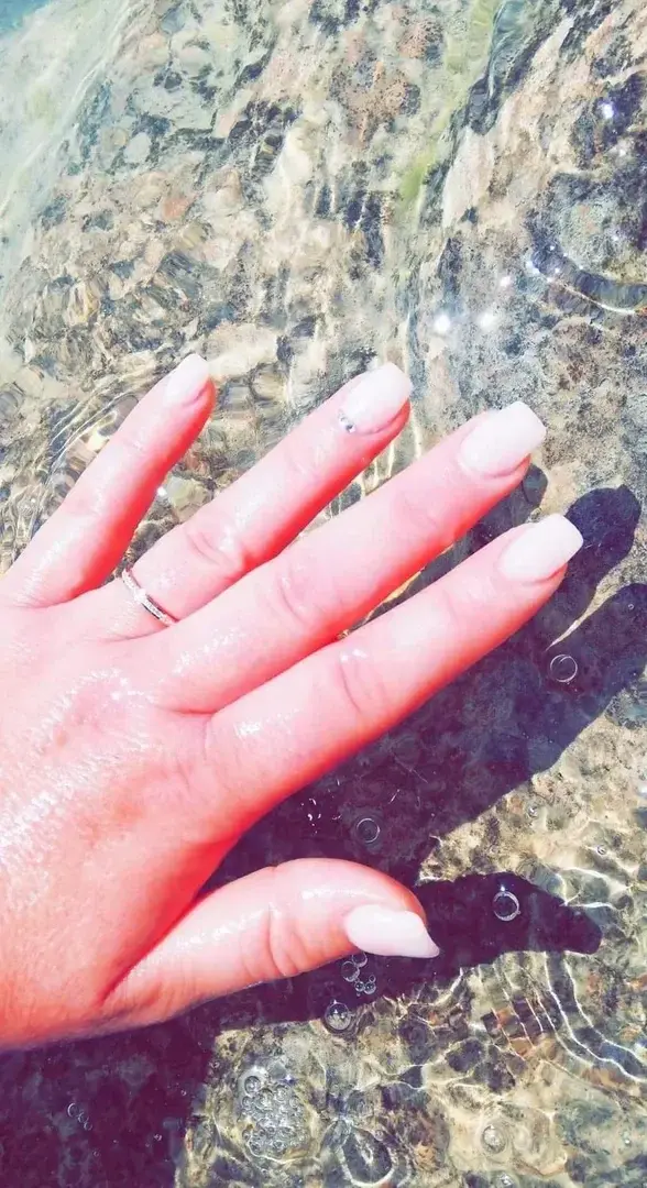Leak & nude 2 — Lesbika