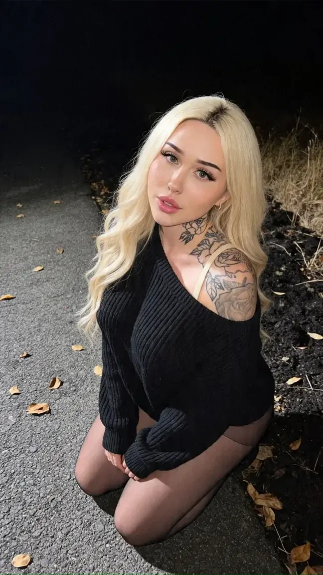 Leak & nude MYM — Jadelavoie : « Abo gratuit sans code 😈Rejoins-moi en DM si tu veux t'amuser avec moi 😊 » (MYM)