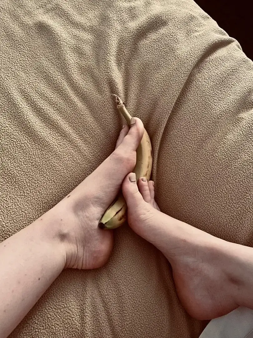 #toe #dirty #foot #banana