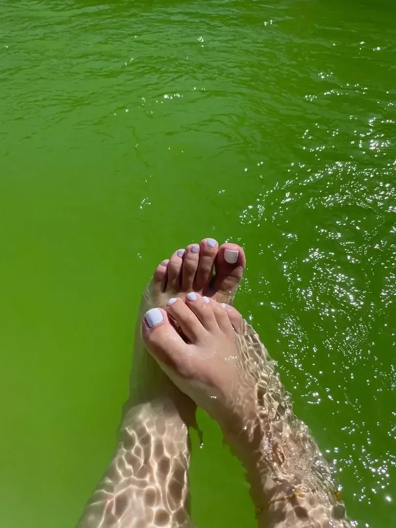 Leak & nude 2 — Frenchfeetmodel