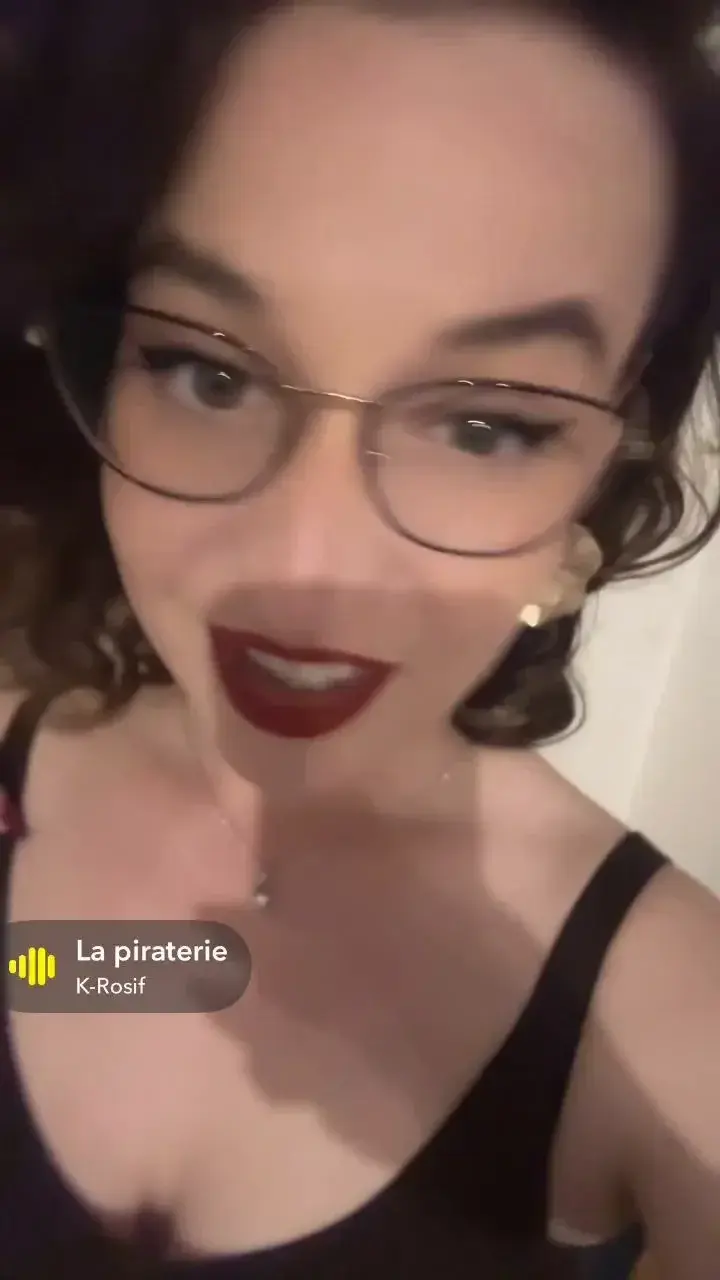 " Ce que tu vois là, c'est juste un avant-goût;;; tu veux que j'aille plus loin? abonne toi"