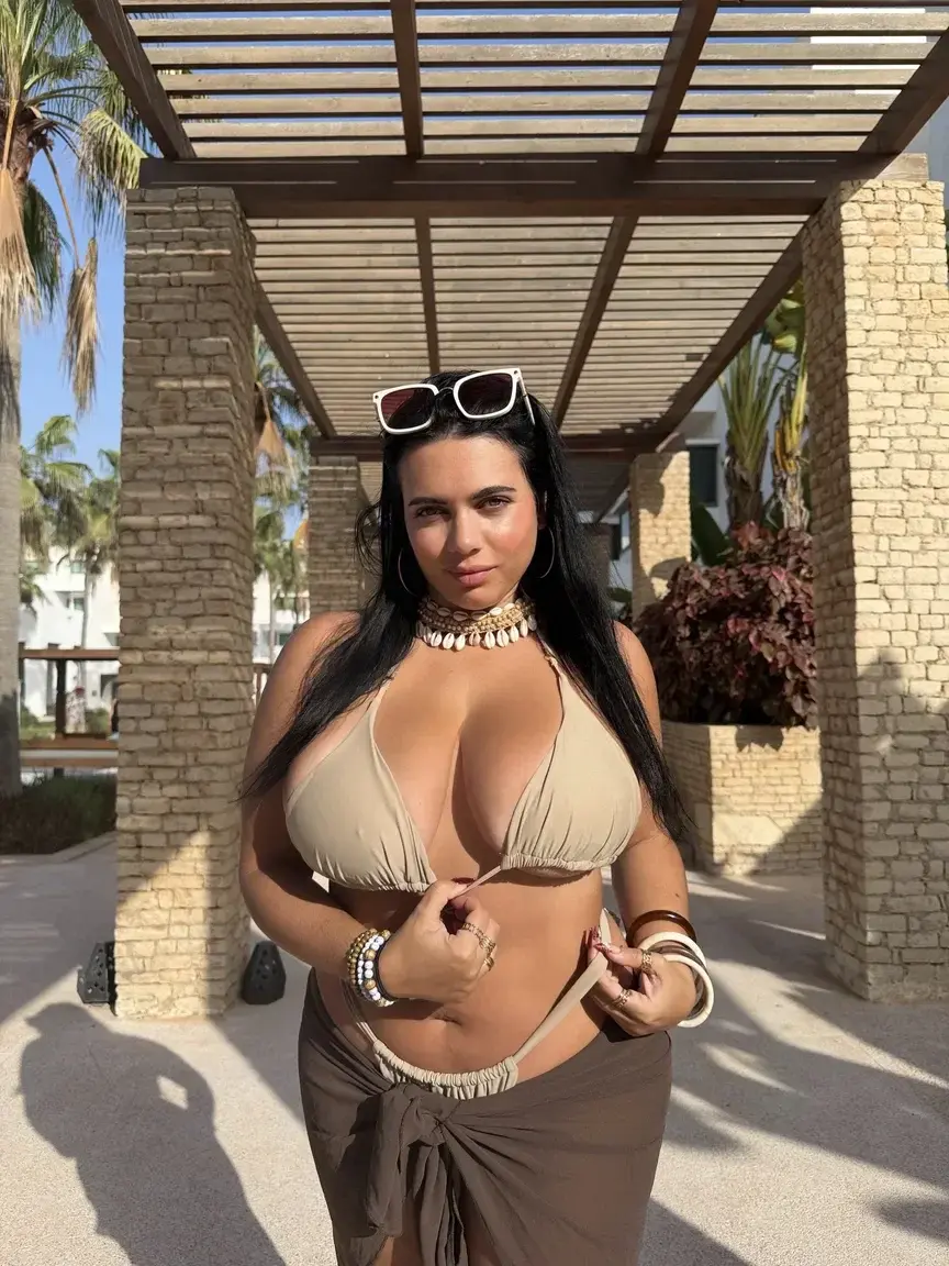 Leak & nude MYM — Laurab974 : « média » (MYM)