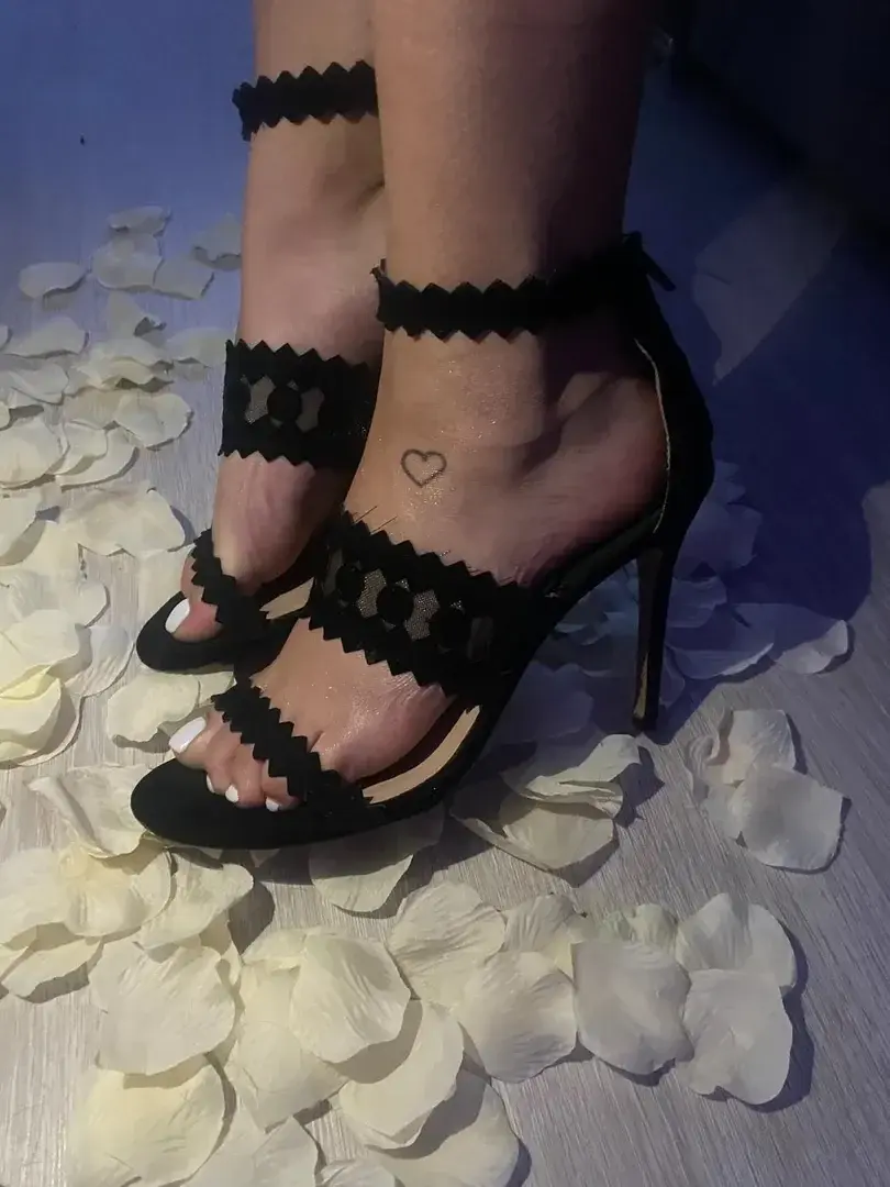 Leak & nude 1 — Awomansfeet