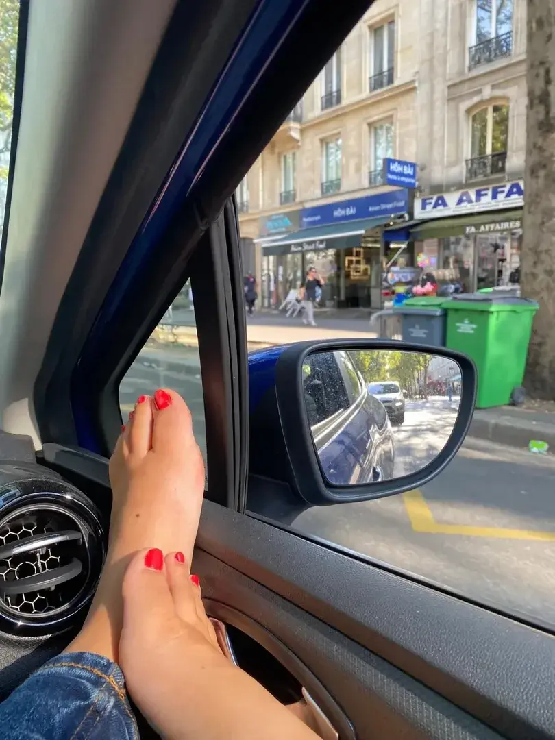 Leak & nude 3 — Feetgirl_inparis