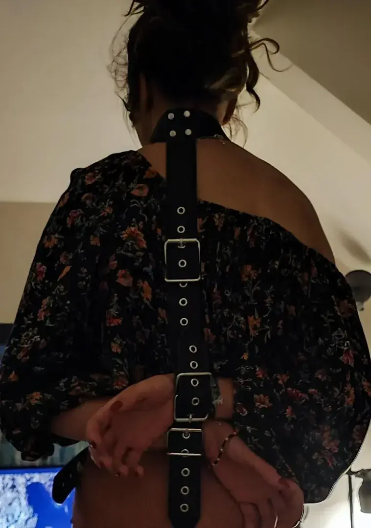 Leak & nude 1 — Fesserrouge
