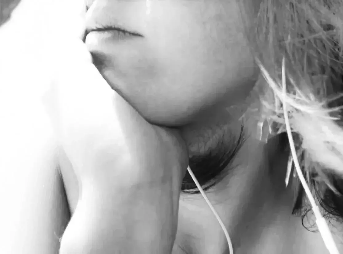 Leak & nude 2 — Corpus_b_w