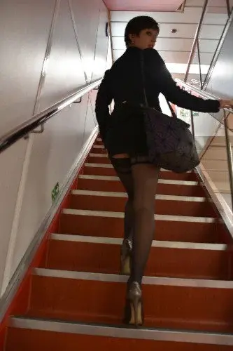 Suis-moi... Je t'emmène là où les autres ne peuvent pas aller 👣🔥 ecris moi en privé pour plus 🔥🔞