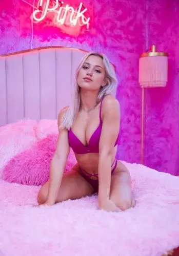 Leak & nude MYM — juliedior7 : « média » (Uncove)