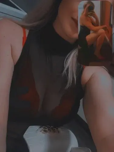 Leak & nude MYM — leapolona : « Ici, c’est toi et moi… pas de filtre, que du vrai 😈 Suis-moi et abonne-toi pour recevoir un cadeau exclusif 💌🔥 » (Uncove)