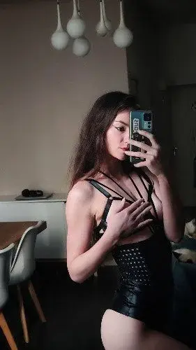J'ai une nouvelle tenue pour le cabaret 😌💕 Viens me donner ton avis